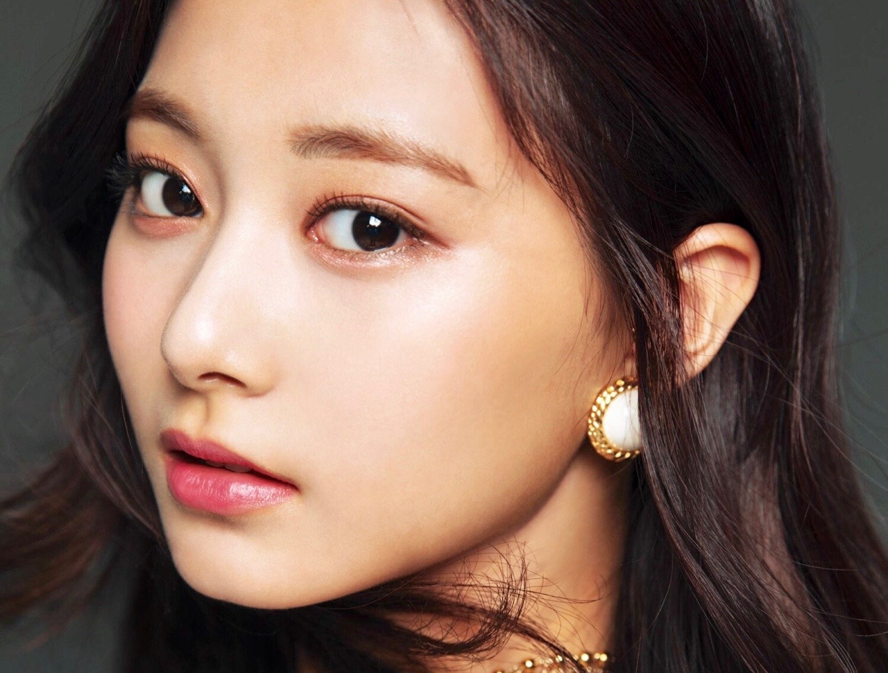 abitofeverythingstrange:  Twice x CamCam Magazine