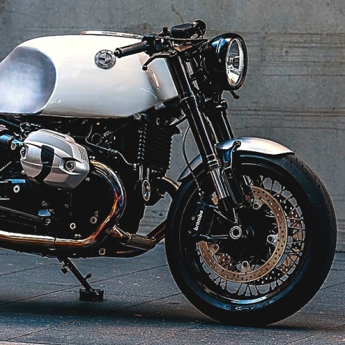 combustible-contraptions:  Oversized | Heinrich Tank  BMW Cafe Racer | Bmw R nine T | Heinrich Maneuver | Deus