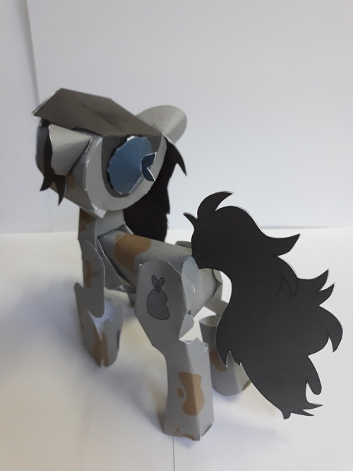 fallingstarbp: This new update is quite faster than the last time because I’m so excited to make her for a long time now even though she’s abit harder to design into papercraft. This is another ponyo from Space Ponyo Universe by @shinonsfw, this character