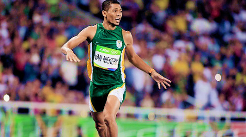 obiwanskenobiss:South Africa’s Wayde van Niekerk crosses the finish line to break the world record i