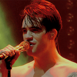 panicforsnacks:let the love remain (x)