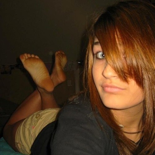 feetishland:  xoxotoes:  ;)   http://feetishland.tumblr.com/
