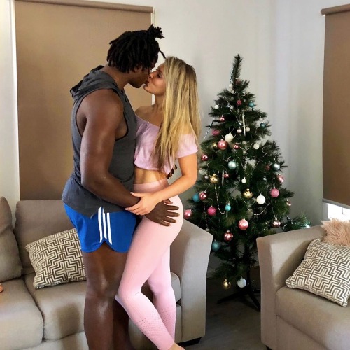 ac19pco78: BEAUTIFUL COUPLE. A REAL MAN IS GOING TO GET WHITE PUSSY FOR CHRISTMAS. ❤️❤️❤️❤️♠️♠️♠️♠️♠