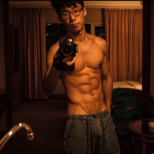 XXX vernonlqchan:  Chinese sexy fitness twink photo