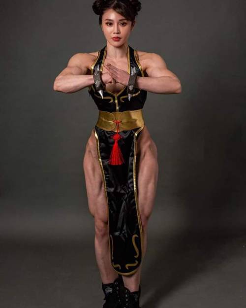 the-history-of-fighting: Competitive bodybuilder Yuan Herong posing as Chun Li from: Street Fighter.