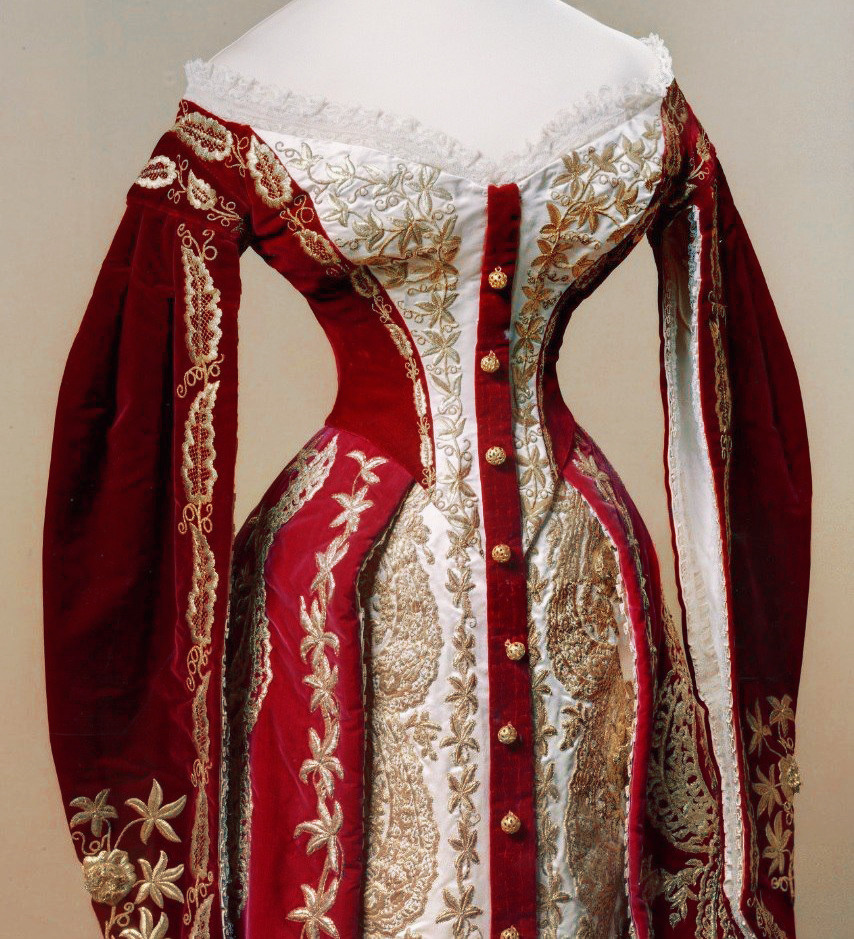 royaland:  imperial-russia:  A magnificent court dress of Empress Maria Fyodorovna