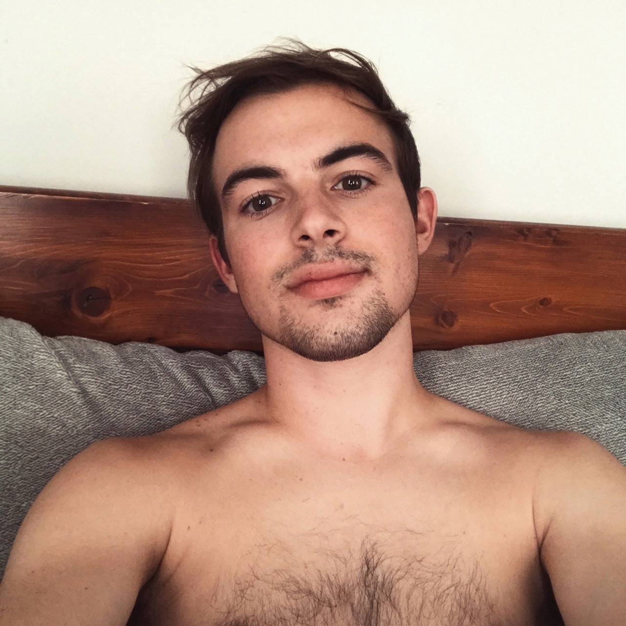 illusions-of-normxlity: here have a selfie 