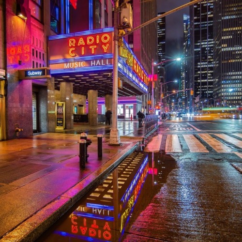 newyorkcityfeelings: Radio City Music Hall by Noel YC @nyclovesnyc