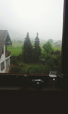 trianglesaremyfav:  The view from my bed with rain drops covering my window.