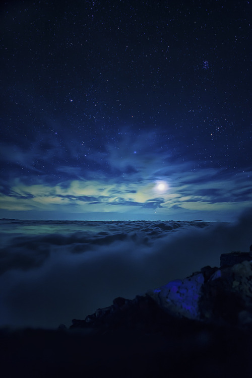 e4rthy:  Starry Sky over Mt. Fuji, Japan by Cats AX 
