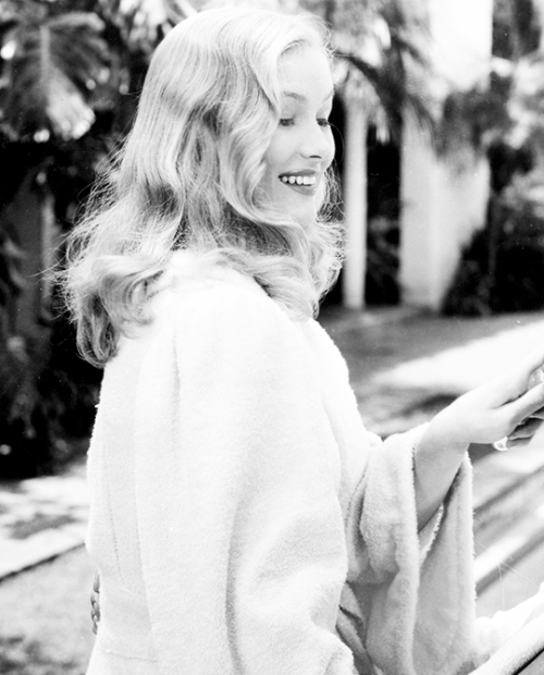 deforest:Veronica Lake on the set of Sullivan’s Travels (1941)