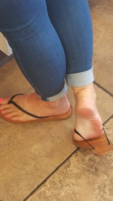 myprettywifesfeet:  My pretty wifes beautiful feet looking good out in public with me.please comment