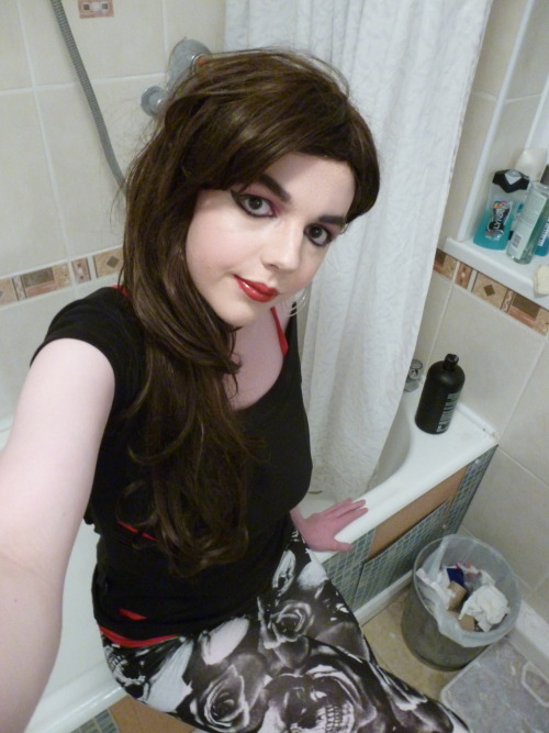 lucy-cd:  More Pictures! Thought I’d try a slightly gothic look and see how it looks, I think it looks good. Hope you like <3 