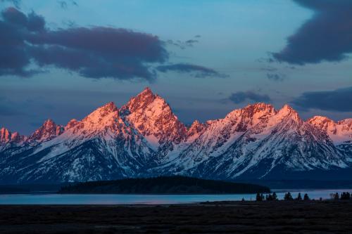 amazinglybeautifulphotography:Sunrise, Grand Teton National Park, Wyoming, USA [OC] 5616x3744 - Jayr