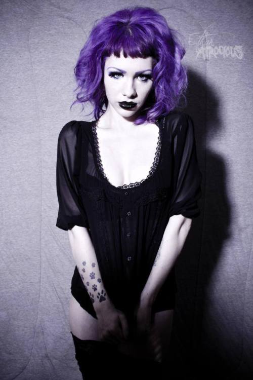 XXX gothicandamazing:    Model: Lady Marlene photo