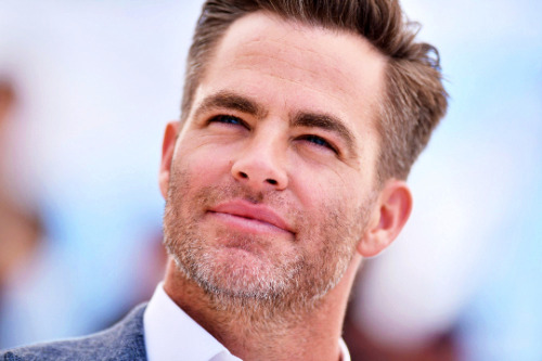 barnesjames:    Chris Pine attends ‘Hell Or High Water’ Photocall during the The 69th Annual Cannes Film Festival on May 16, 2016 in Cannes. 