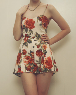 modest-moon:  the romper! (ft. my bruise)