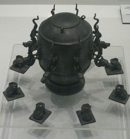 coolancientstuff:In 132, Zhang Heng, astronomer, mathematician, scientist, engineer, inventor, geogr