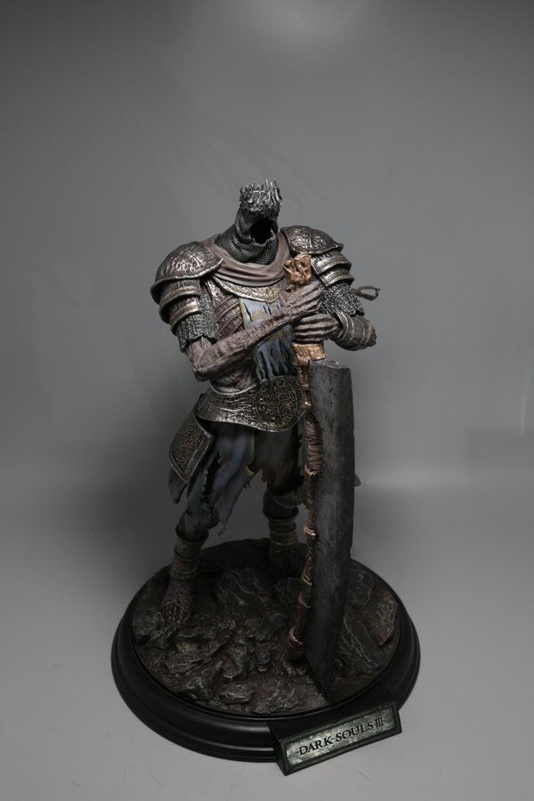 lordranandbeyond:  Bandai Namco released some new images of the Lord of Cinder figurine