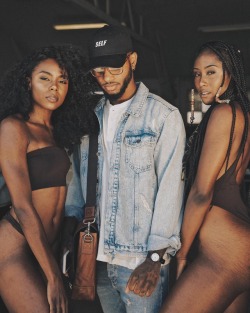 jehovahhthickness:  donkeydickjess:  jehovahhthickness:  justzaay:  BRYSON DID THAT!!!  What did he do?  His new video is full of brown and dark skin girls.  Oh.