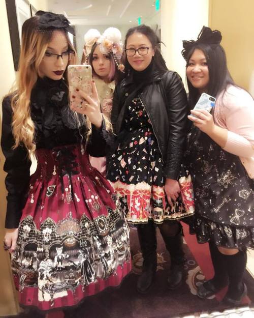 lymantriadispar:I finally wore Rosy Night’s Masquerade for a small meet on the Vegas strip to see al