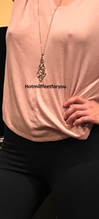 Hotmilffeetforyou https://onlyfans.com/hotmilffeetforyou