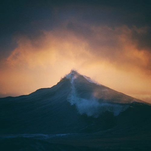 Waves That Look Like Mountains by Australian photographer Lloyd Meudell via Boooooom
