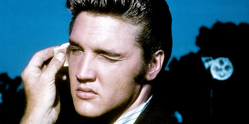 vinceveretts:  Elvis on the set of “Love Me Tender”, 1956. 