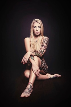 Tatoo-Girls:http://Www.inked-Model.com 1000+ Photos Of Tattooed Models