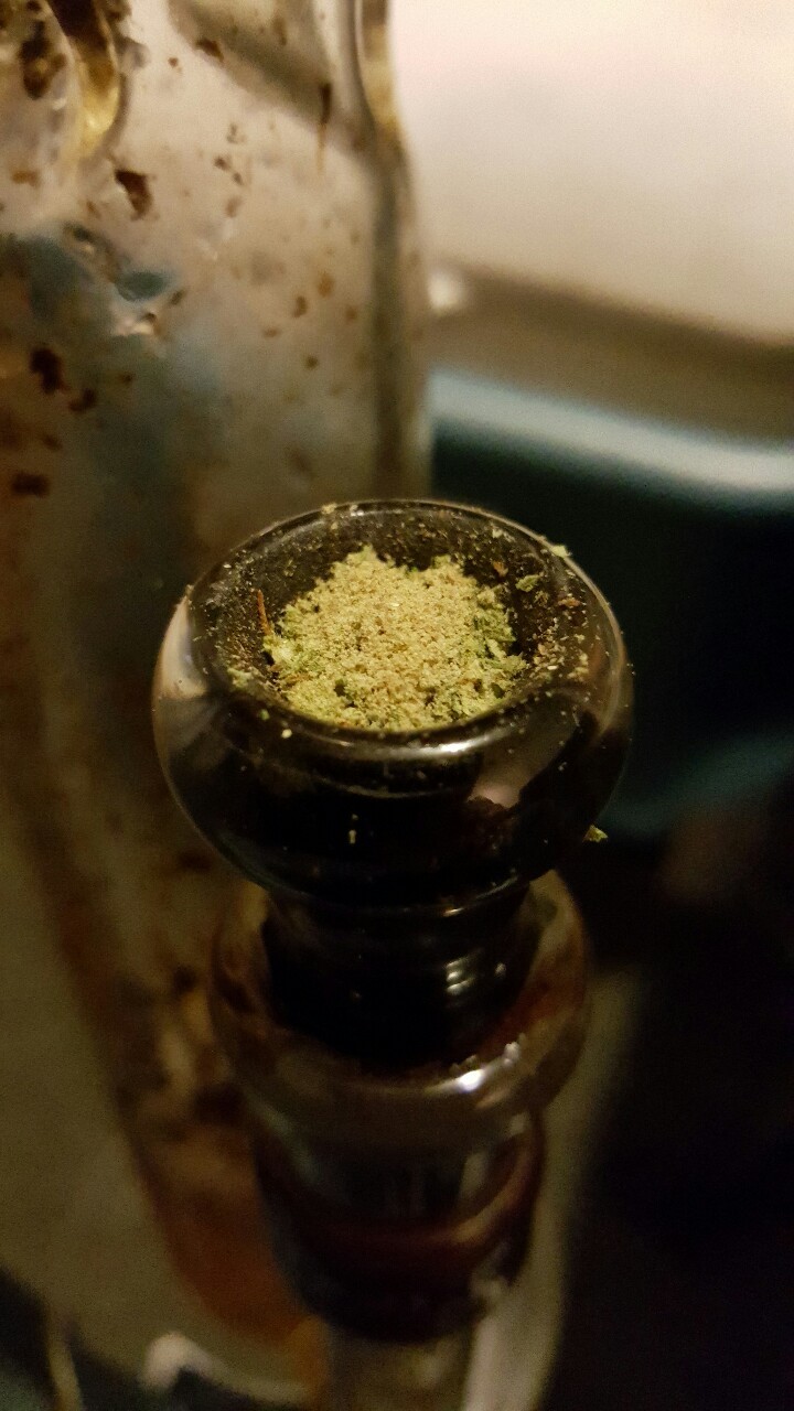 Littlw kief topper on the bowl&hellip;