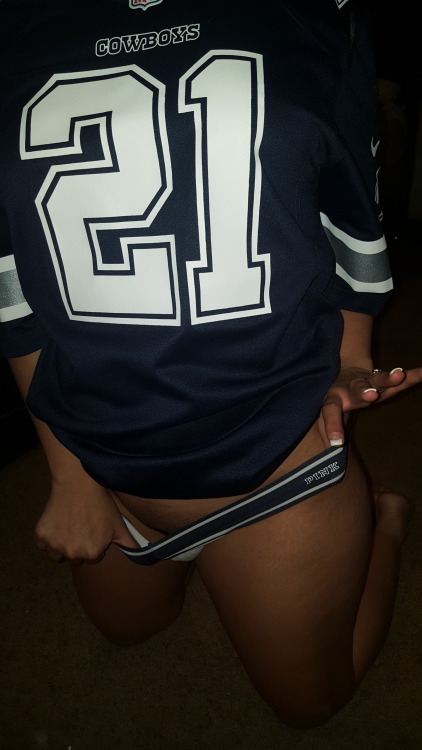 coupleforshow: 956wifey: #956wifey #DALLASCOWBOYS #feedme shout out @jaxjrstone U see what it is guy