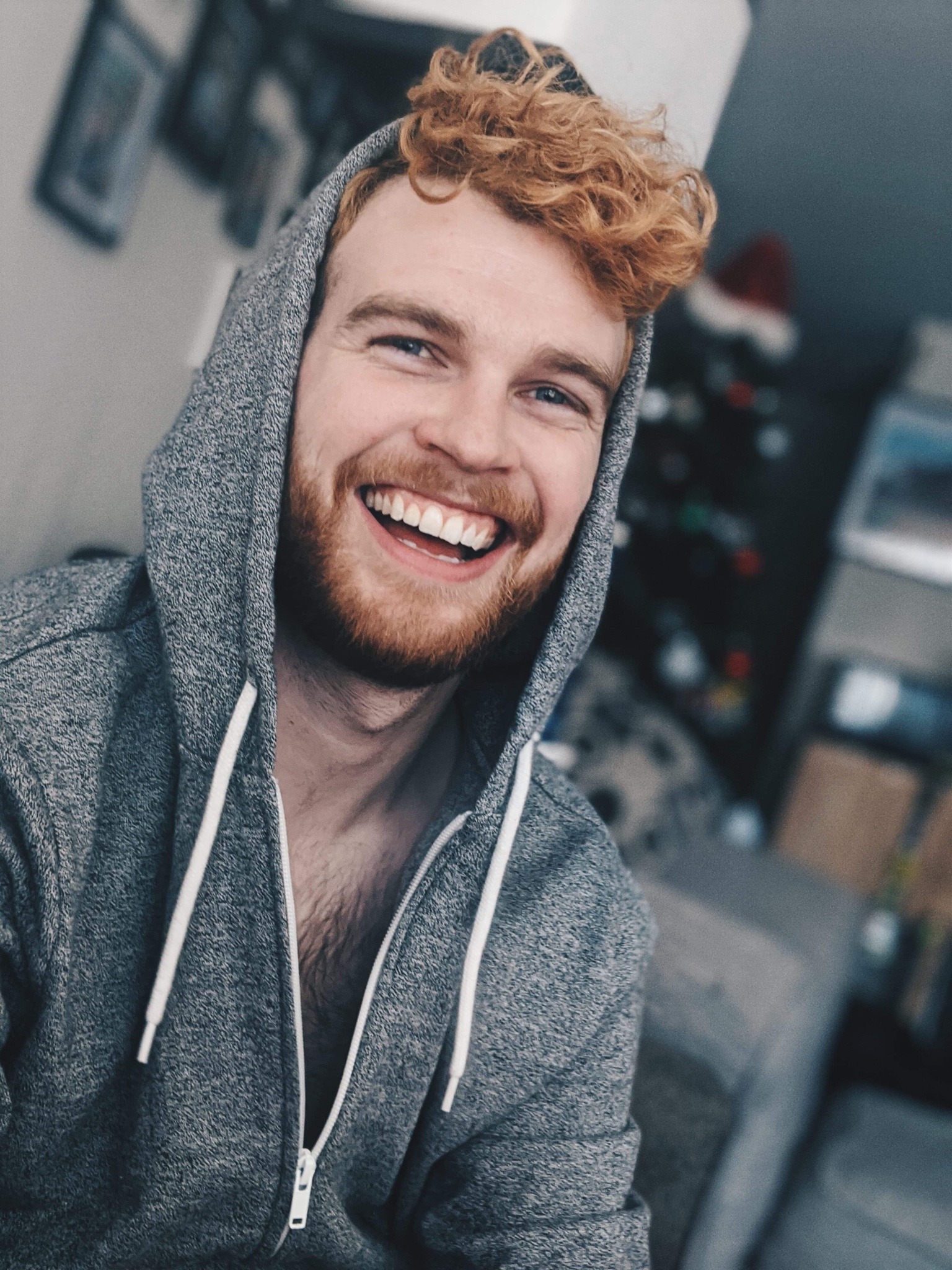 queerglassescutie:throwback to when I was lazy and happy about it ☺️☺️