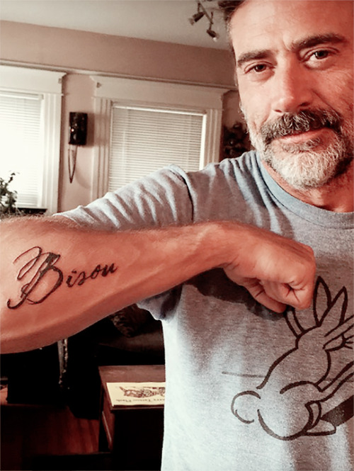 jeffmorgans: endless photos of jeffrey dean morgan (x)  @evansrogerskitten