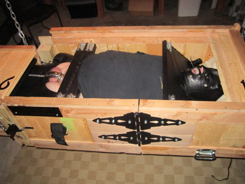 manuallaborboi:  malebondagepigs:  masterfetishbear:RECENT BONDAGE TRIP IN RALEIGH NCFLOATING COFFIN AND MAIL BAG HOIST  Male SM and bondage images @  Male Pigs in bondage  A night in the box would be wonderful experience!