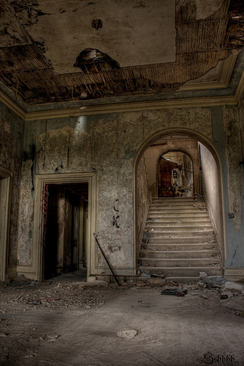 congenitaldisease:The Lillesden School for Girls is an abandoned boarding school in Kent. It was bui