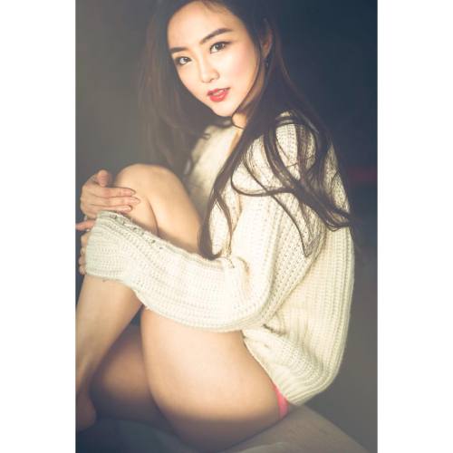 gyokko:“Birds do fly, looks like rain..” #asian #china #model #fashion #jumper #sensual 