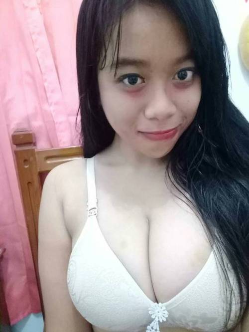 kaki-foto:  Haaa tu r. Judge muka lagi… porn pictures