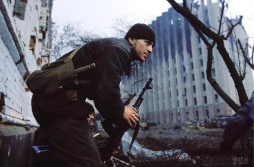 lilium-bosniacum:Chechen fighters in Grozny. 