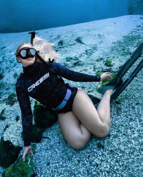 spearfishing-freediving-world: Reposted from @krystalklear I’m definitely somewhere else menta