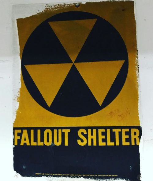 Laundry safe space . . #falloutshelter #safespace #jacksonheights #queens #newyork #newyorkcity (at 