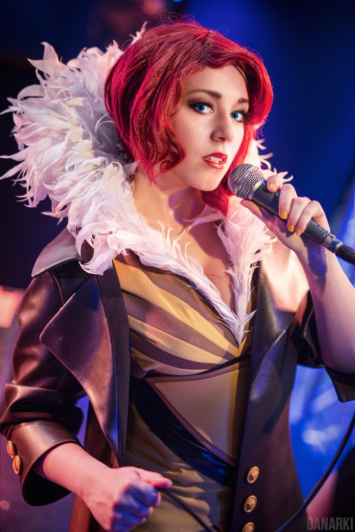 Pictures from TG are popping out! Emotikon heart Lovely shot by amazingly talented phorographer Dana