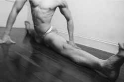 hotmaledancers:  Ballet boys splits 