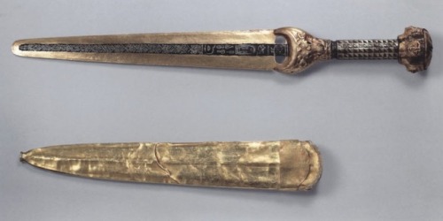 egypt-museum:Ceremonial dagger of Ahmose IThe inscription ends in very fine decorative motifs: on on