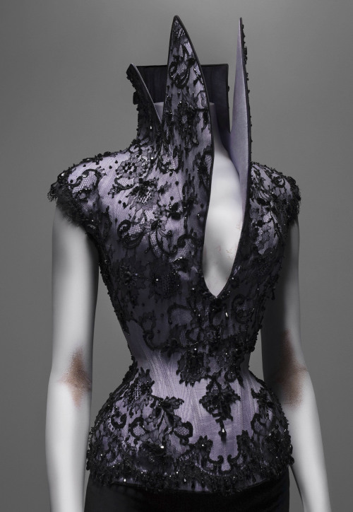 expertfieldmouse:Alexander McQueen (Savage Beauty exhibit)x x x x x