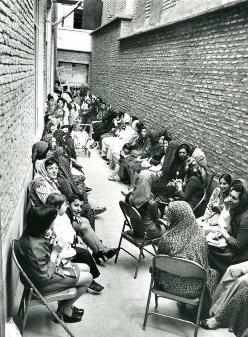 myjewishaesthetic:Jewish women in the synagogue courtyard on Rosh Hashanah, Shiraz 1973