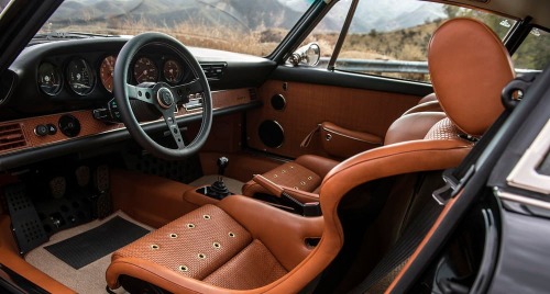 supramitch: itsbrucemclaren: Singer 911 Porsche  That interior is beautful