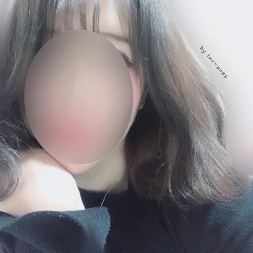 luv-ones: 오랜만에 셀카찍었는데막상올리기 부끄러워서 다가렸어여 헿대~~~충은 보이남?!
