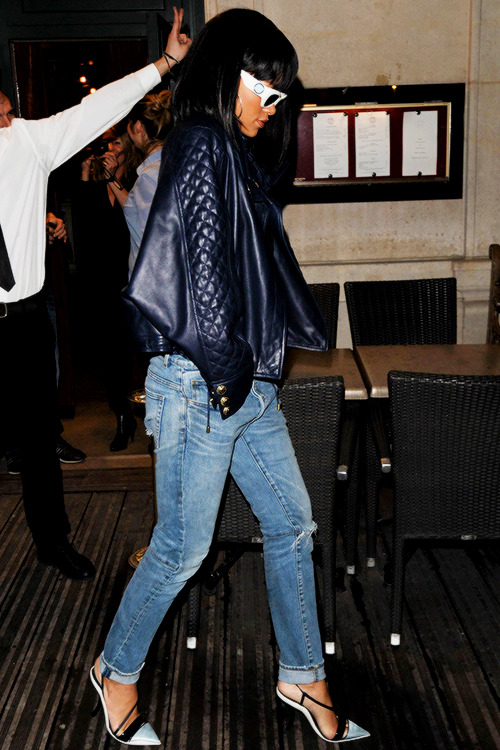 hellyeahrihannafenty:  Rihanna leaving “Farnesina” restaurant in Paris 