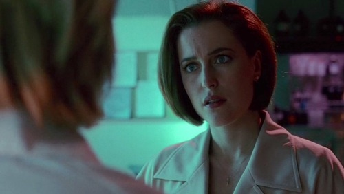 deefallon:Dana Scully, focused, in a lab with beautiful lighting. reblog if you agree