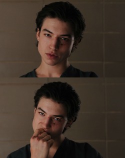 koitazo:  Ezra Miller is the Antichrist